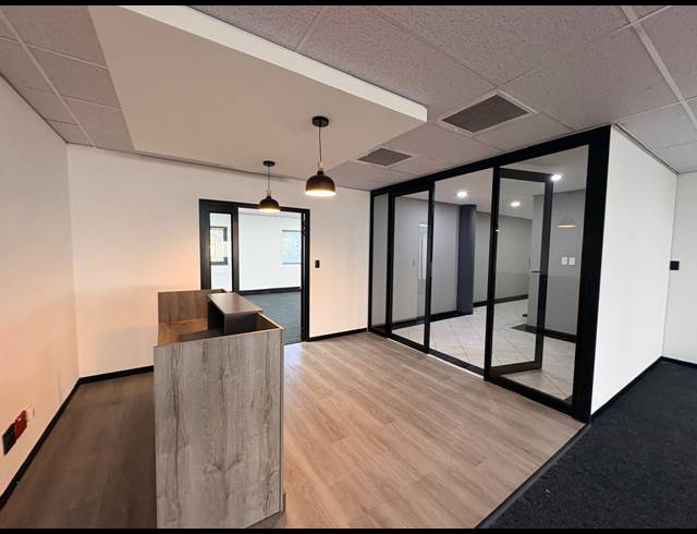 739M² OFFICE TO LET IN MIDRIDGE PARK